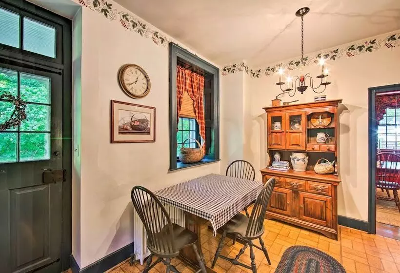 Beautiful Historic House In Amish Country