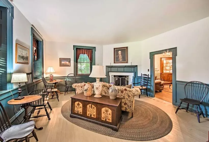 Beautiful Historic House In Amish Country