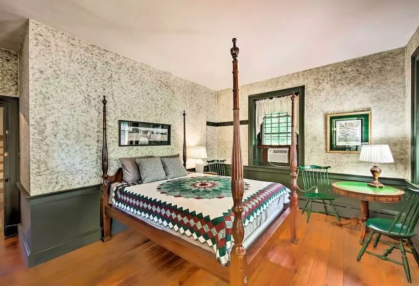 Beautiful Historic House In Amish Country