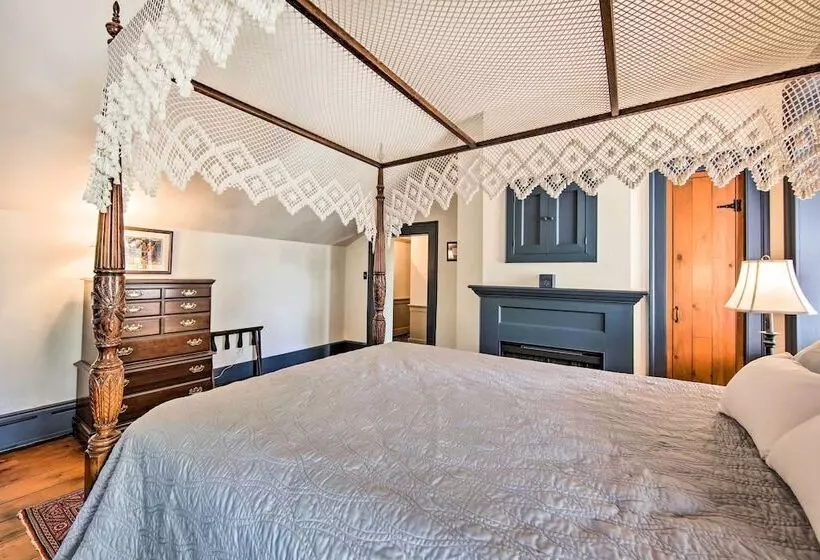 Beautiful Historic House In Amish Country