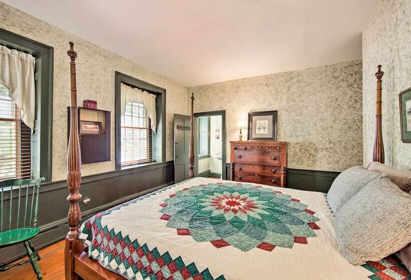 Beautiful Historic House In Amish Country