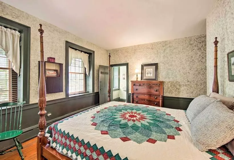 Beautiful Historic House In Amish Country