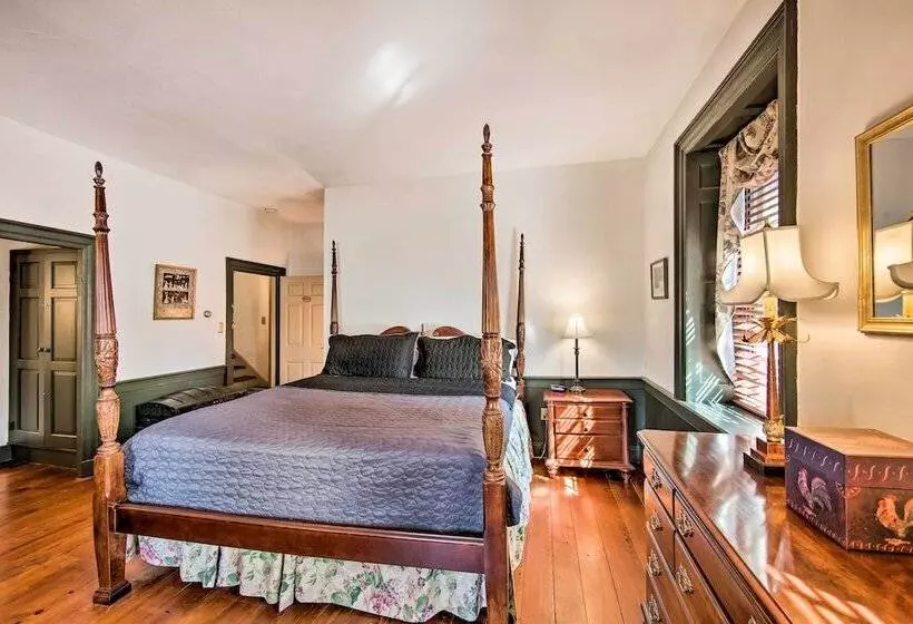 Beautiful Historic House In Amish Country