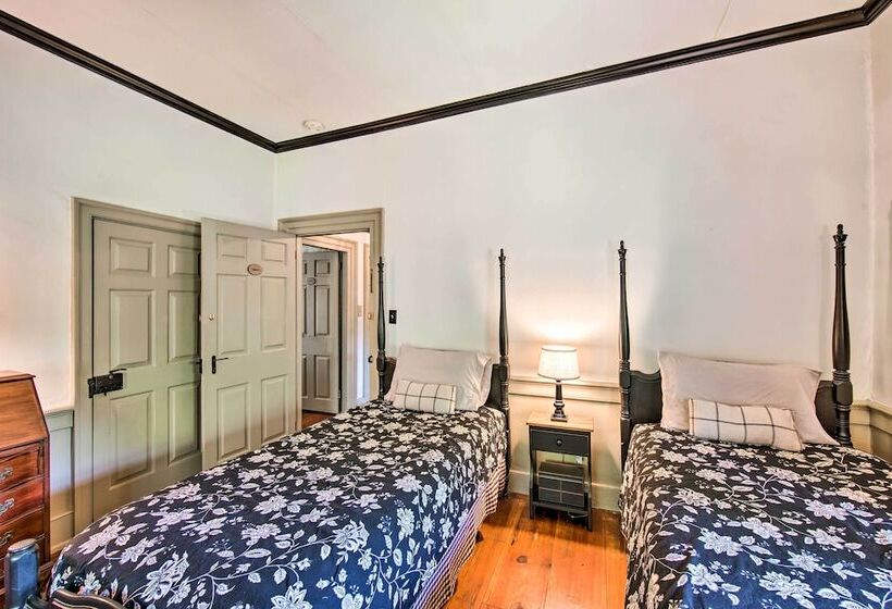 Beautiful Historic House In Amish Country