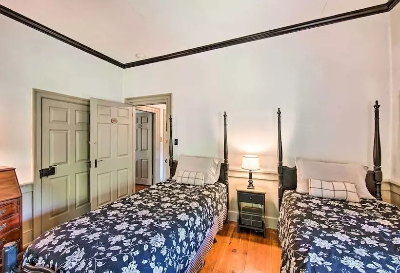 Beautiful Historic House In Amish Country