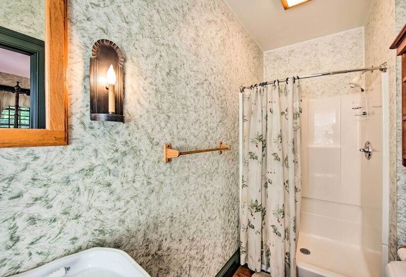 Beautiful Historic House In Amish Country