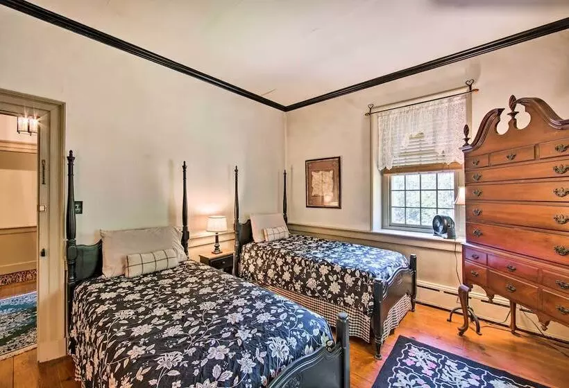 Beautiful Historic House In Amish Country