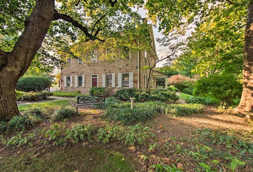 Beautiful Historic House In Amish Country
