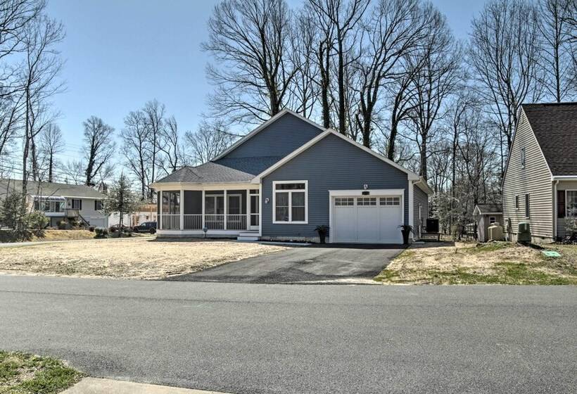 Bright Lewes Abode ~ 10 Miles To Rehoboth Beach!