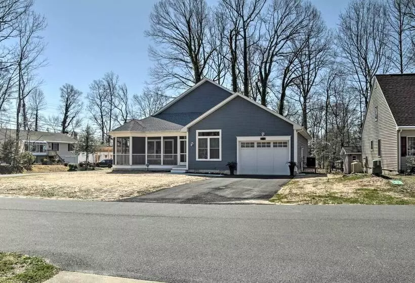 Bright Lewes Abode ~ 10 Miles To Rehoboth Beach!