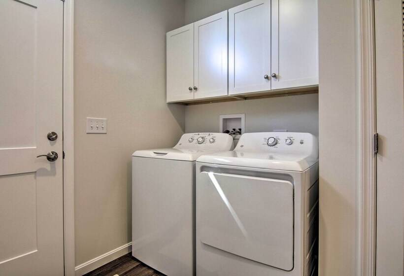 Bright Lewes Abode ~ 10 Miles To Rehoboth Beach!