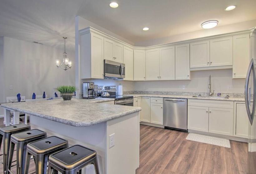 Bright Lewes Abode ~ 10 Miles To Rehoboth Beach!