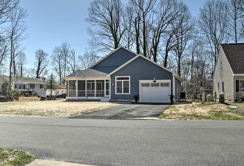 Bright Lewes Abode ~ 10 Miles To Rehoboth Beach!