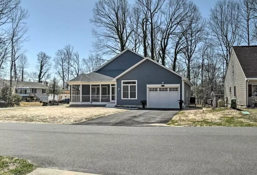 Bright Lewes Abode ~ 10 Miles To Rehoboth Beach!