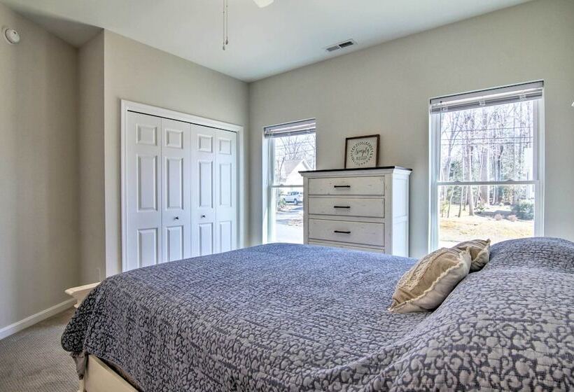 Bright Lewes Abode ~ 10 Miles To Rehoboth Beach!