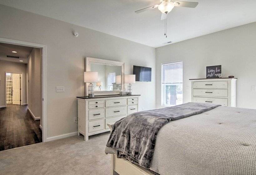 Bright Lewes Abode ~ 10 Miles To Rehoboth Beach!