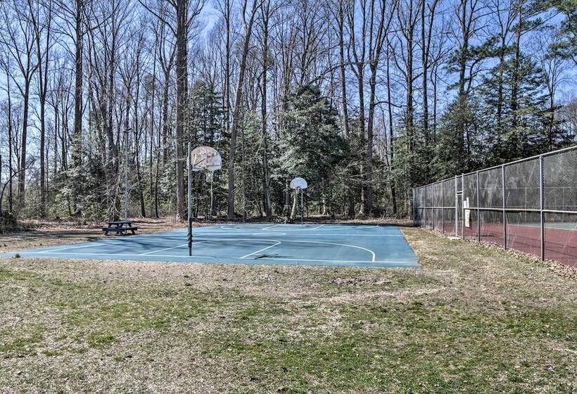 Bright Lewes Abode ~ 10 Miles To Rehoboth Beach!