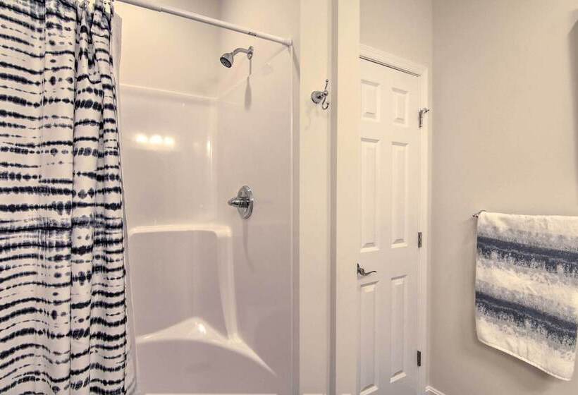 Bright Lewes Abode ~ 10 Miles To Rehoboth Beach!