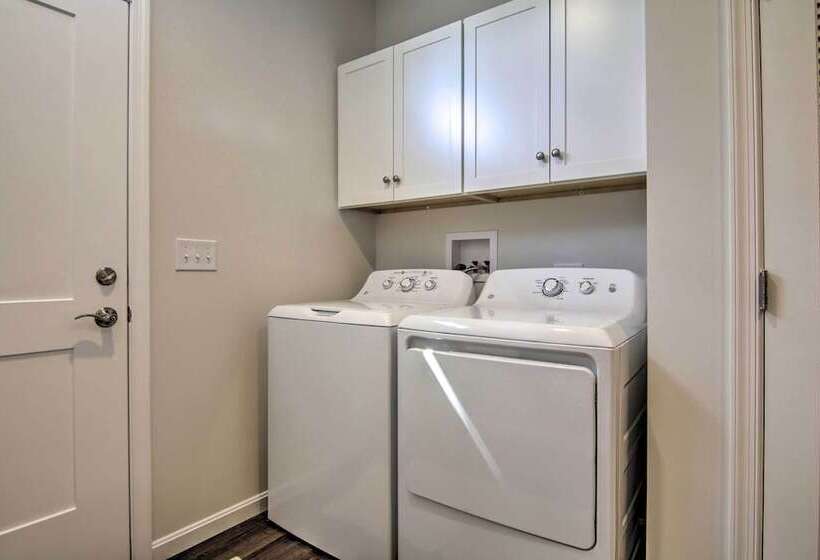 Bright Lewes Abode ~ 10 Miles To Rehoboth Beach!