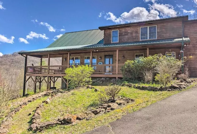 Burnsville Cabin: Wraparound Deck + Mountain View!