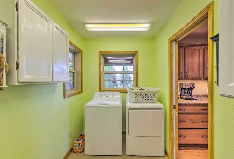 Burnsville Cabin: Wraparound Deck + Mountain View!