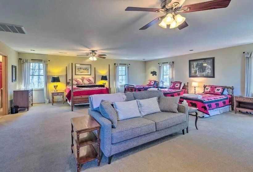 Burnsville Cabin: Wraparound Deck + Mountain View!