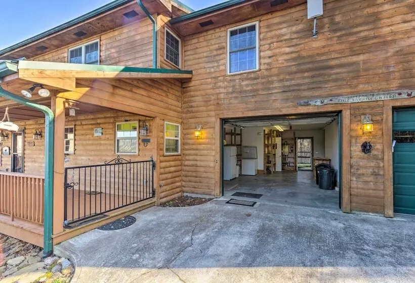 Burnsville Cabin: Wraparound Deck + Mountain View!