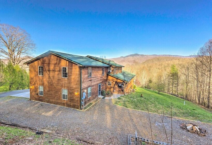 Burnsville Cabin: Wraparound Deck + Mountain View!