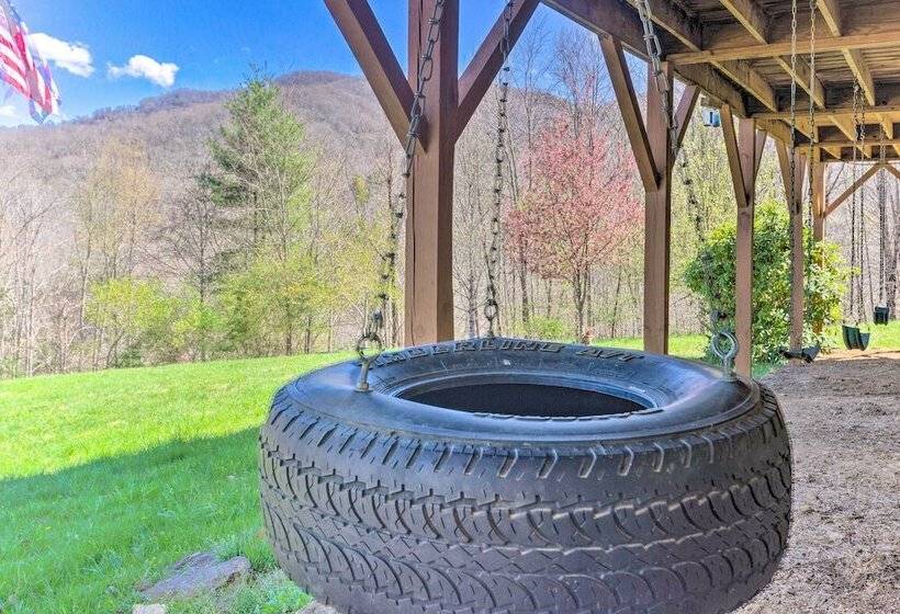 Burnsville Cabin: Wraparound Deck + Mountain View!