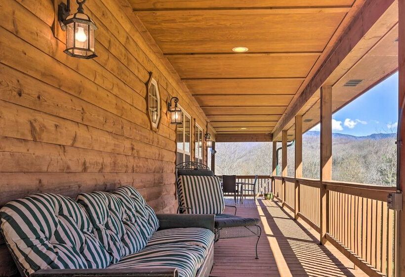Burnsville Cabin: Wraparound Deck + Mountain View!