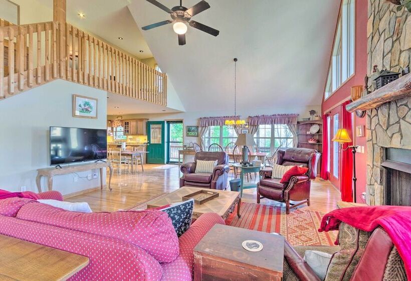 Burnsville Cabin: Wraparound Deck + Mountain View!