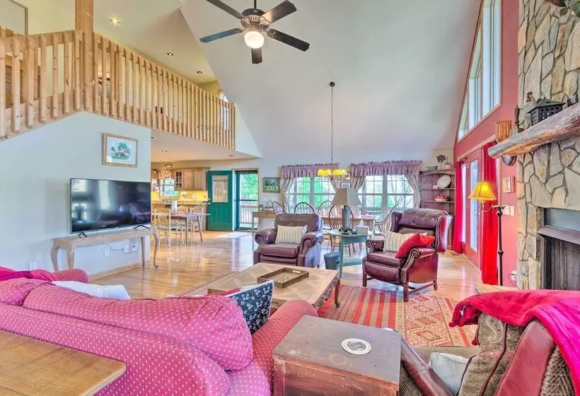 Burnsville Cabin: Wraparound Deck + Mountain View!