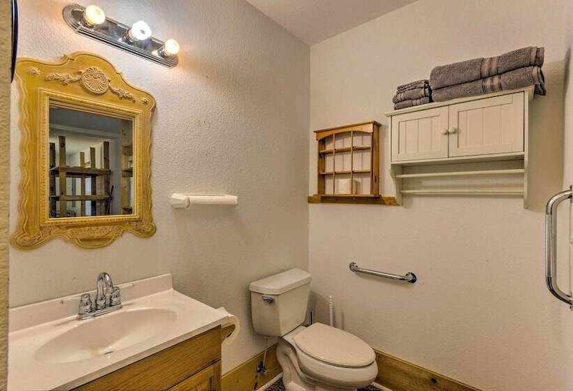 Burnsville Cabin: Wraparound Deck + Mountain View!