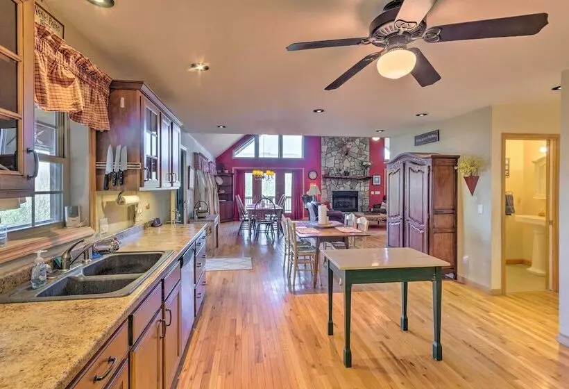 Burnsville Cabin: Wraparound Deck + Mountain View!