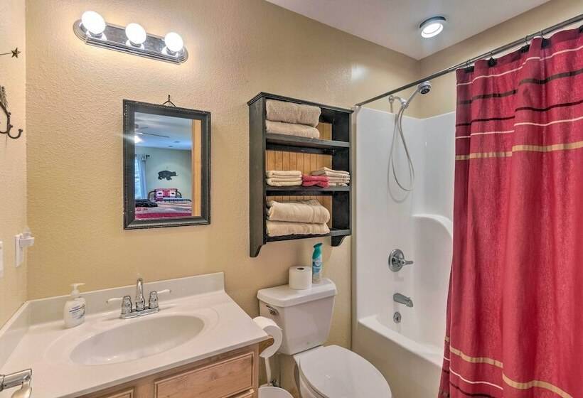 Burnsville Cabin: Wraparound Deck + Mountain View!