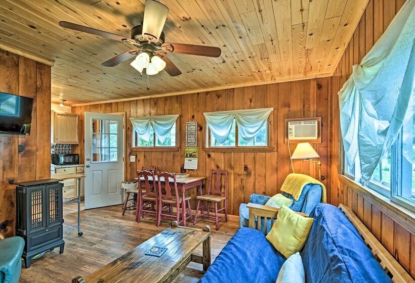 Pet Friendly Charlevoix Cabin: Walk To Lakefront!