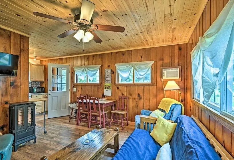 Pet Friendly Charlevoix Cabin: Walk To Lakefront!