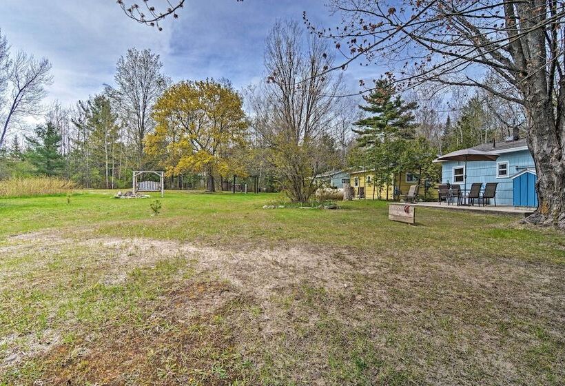 Pet Friendly Charlevoix Cabin: Walk To Lakefront!