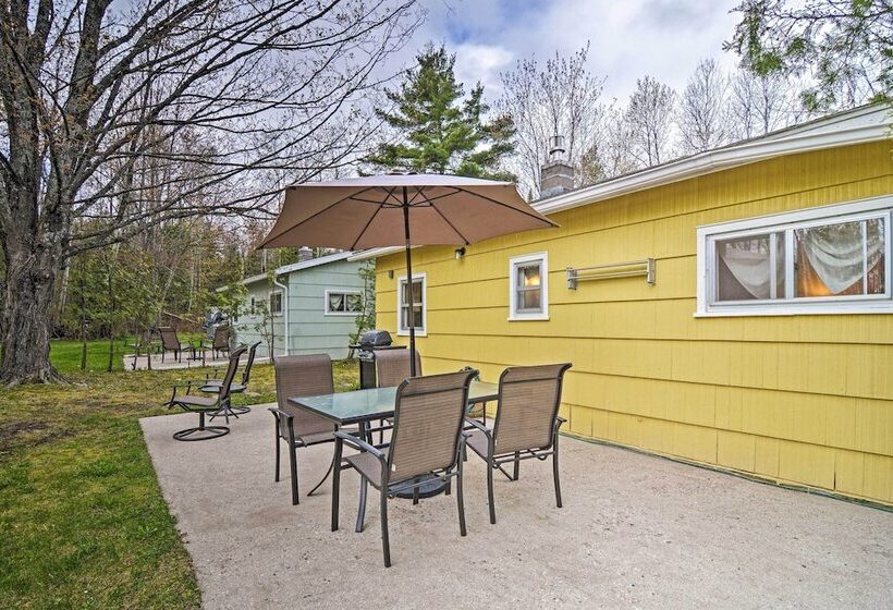 Pet Friendly Charlevoix Cabin: Walk To Lakefront!