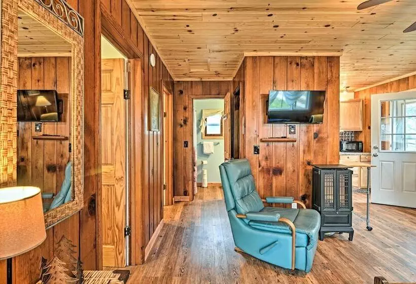 Pet Friendly Charlevoix Cabin: Walk To Lakefront!