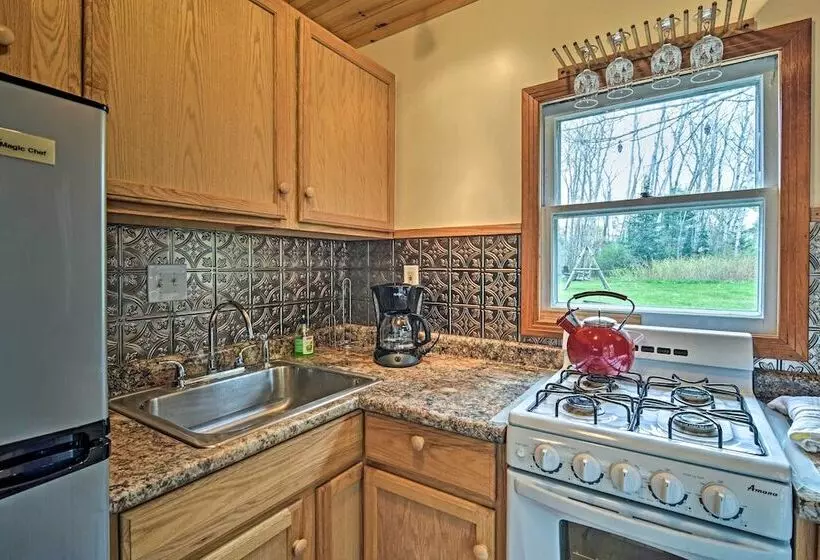 Pet Friendly Charlevoix Cabin: Walk To Lakefront!