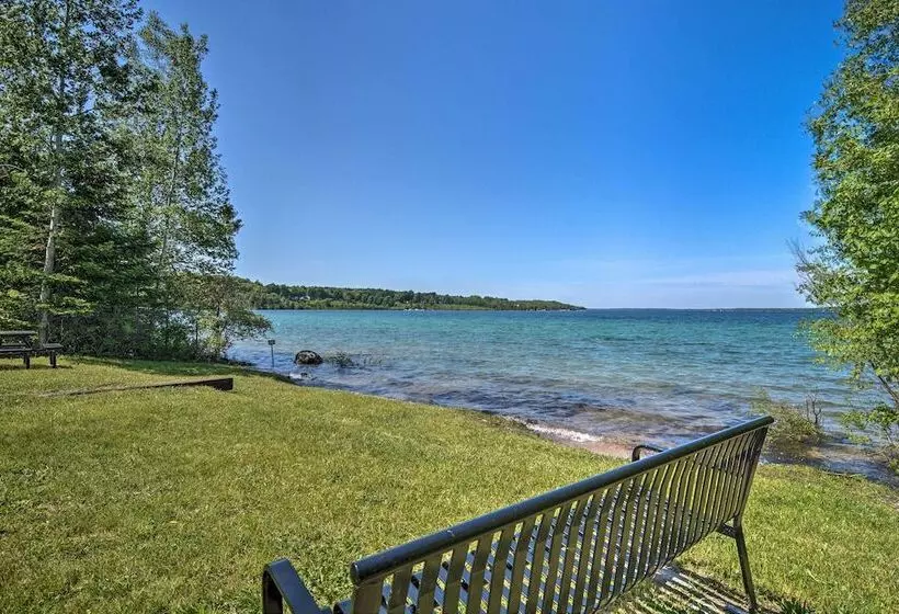 Pet Friendly Charlevoix Cabin: Walk To Lakefront!