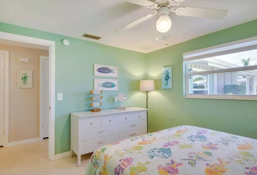 Canalfront Home W/ Dock & Pool: 5 Mi To Ft Myers!