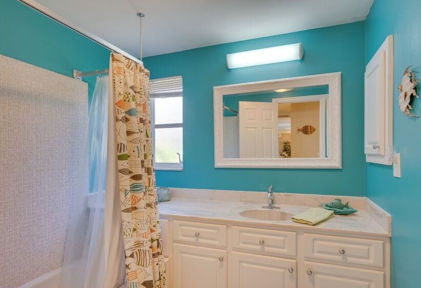 Canalfront Home W/ Dock & Pool: 5 Mi To Ft Myers!