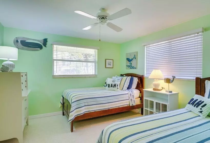 Canalfront Home W/ Dock & Pool: 5 Mi To Ft Myers!