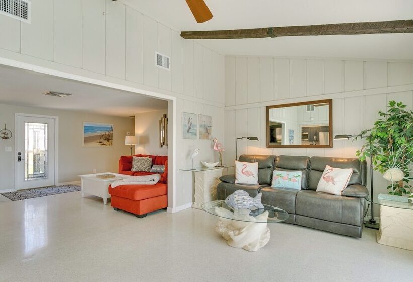 Canalfront Home W/ Dock & Pool: 5 Mi To Ft Myers!