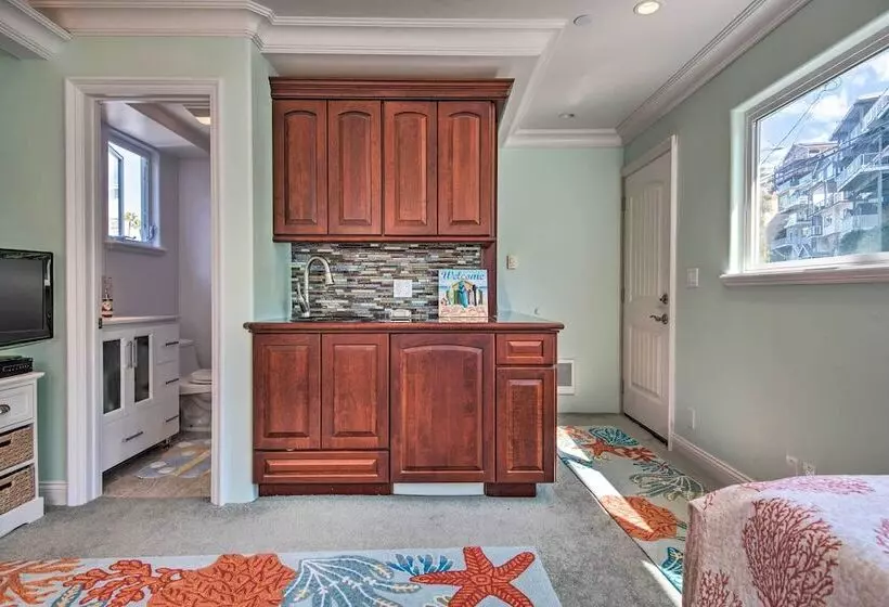 Catalina Island Home: Walk To Main Street Beach!