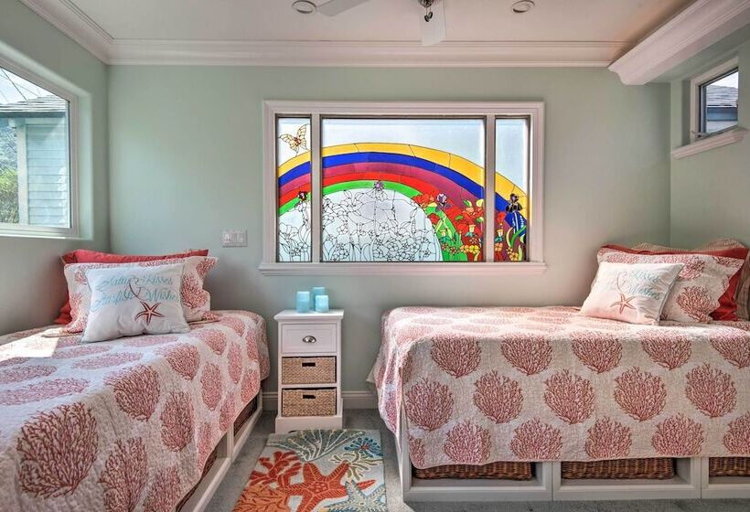 Catalina Island Home: Walk To Main Street Beach!