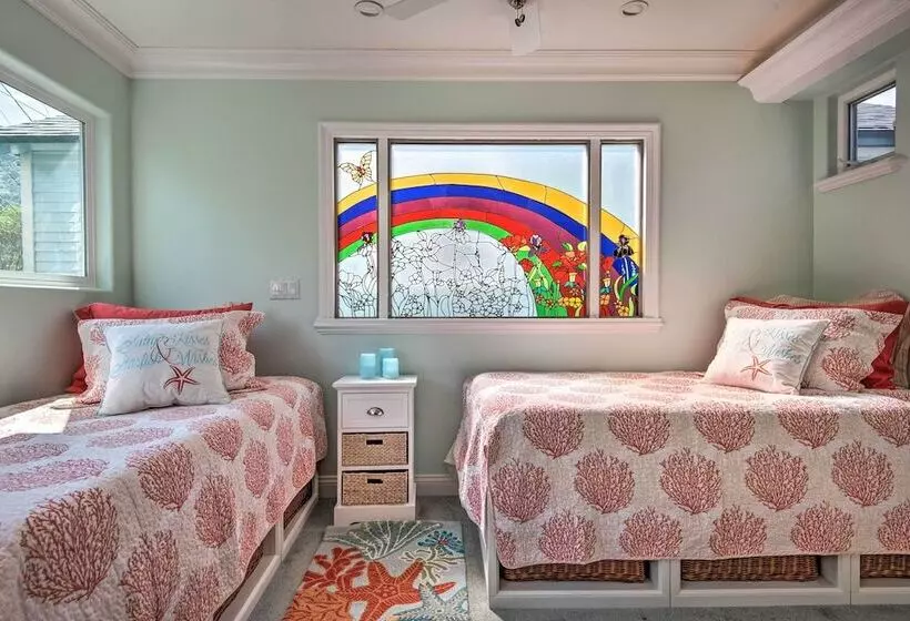 Catalina Island Home: Walk To Main Street Beach!