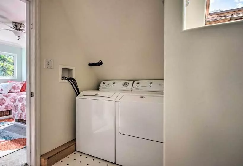 Catalina Island Home: Walk To Main Street Beach!